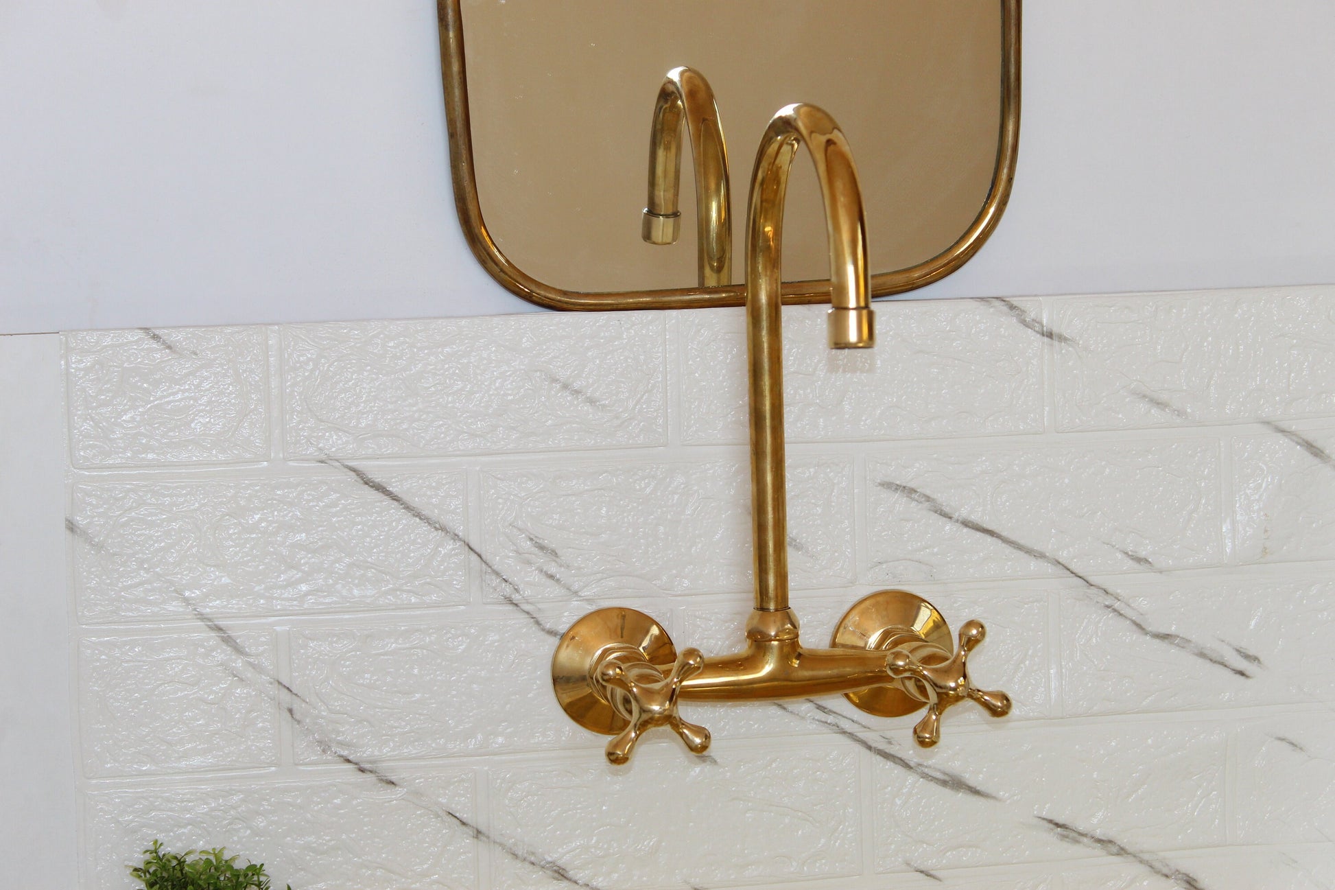 Antique-inspired Cross Handle Kitchen Faucet Zayian 