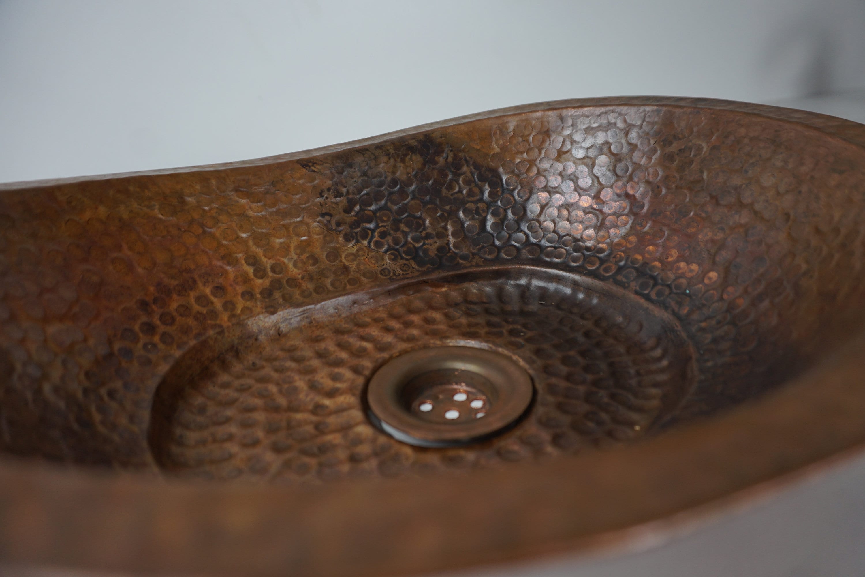 Hammered Rustic Aged Copper Bathroom Sink , Copper Hand Hammered Oval Bathroom Vanity Sink Zayian